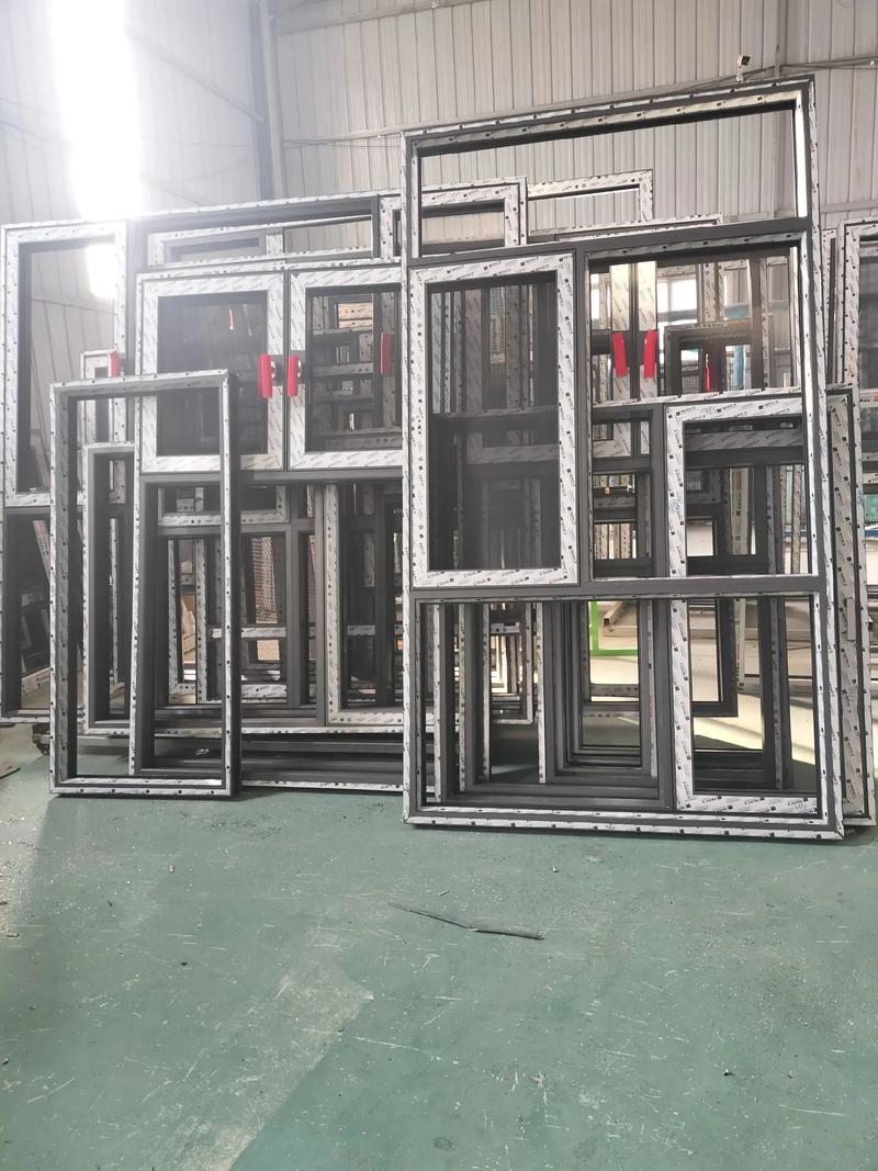 實景探訪 門窗加工制作現(xiàn)場，揭秘高品質(zhì)家居細節(jié)